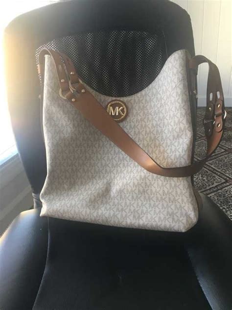 michael kors bowery large shoulder|Bowery Large Logo Shoulder Bag .